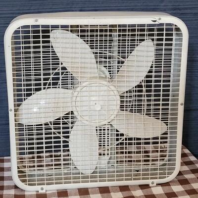 Lot 191: Lakewood Box Fan - it works but missing know, currently on the high setting)