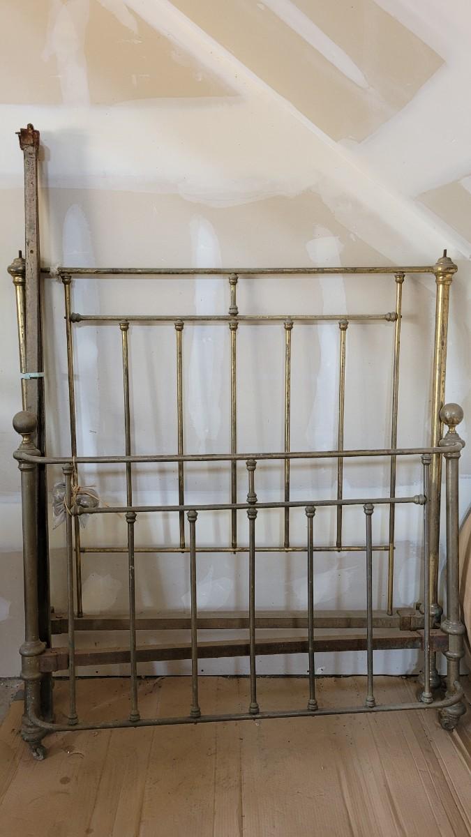 Lot 194 Antique Brass Bed (knobs for Headboard are included