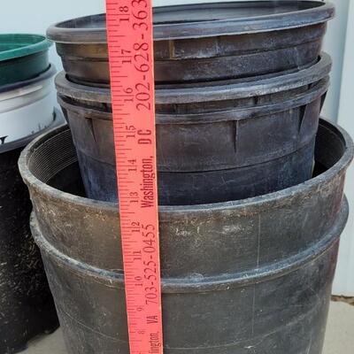 Lot 201: Plastic Flower Pots lot
