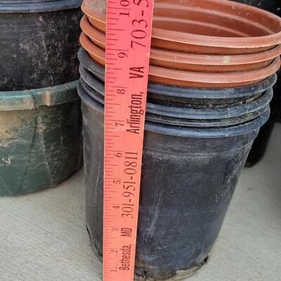 Lot 201: Plastic Flower Pots lot