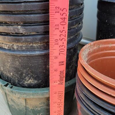 Lot 201: Plastic Flower Pots lot