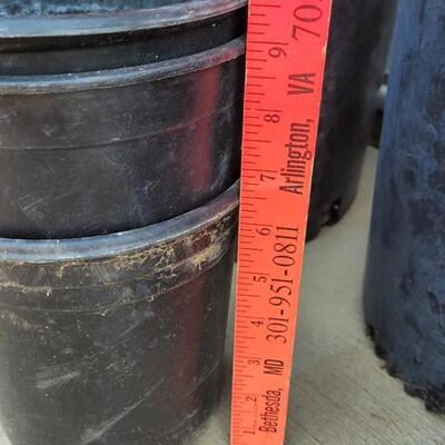 Lot 204: Plastic Flower Pots Lot