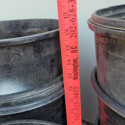 Lot 204: Plastic Flower Pots Lot