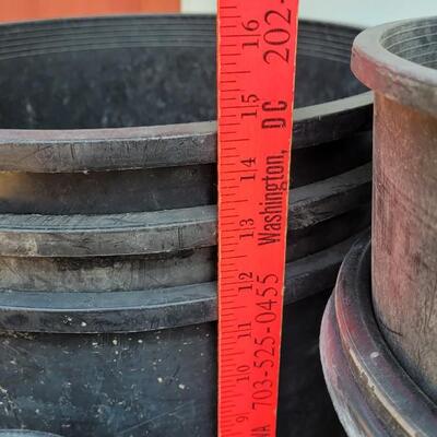 Lot 204: Plastic Flower Pots Lot
