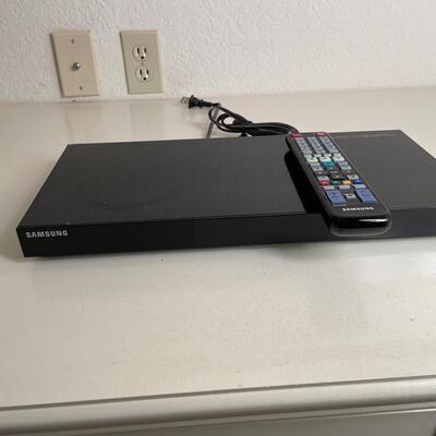 Lot 174  Blue Ray DVD Player 