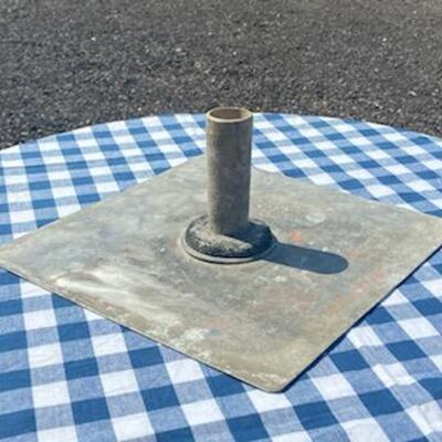 Lot 211: Metal Stand