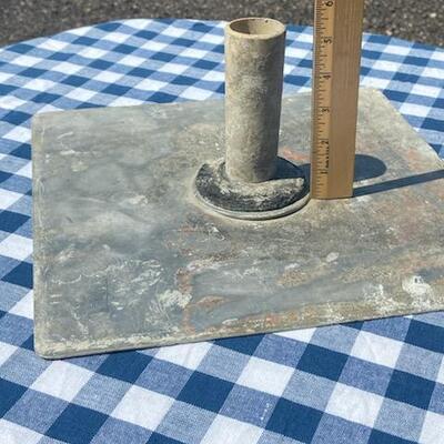 Lot 211: Metal Stand