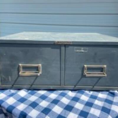 Lot 216: Steelmaster Desktop File Cabinet 