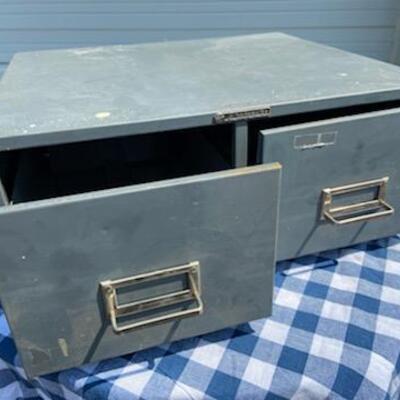Lot 216: Steelmaster Desktop File Cabinet 