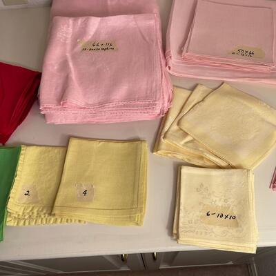 Lot 181  Tablecloth and Napkin Assortment