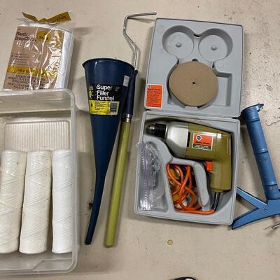 Lot 193  Miscellaneous Garage Items