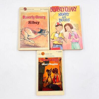 BEVERLY CLEARY PAPERBACK BOOK LOT