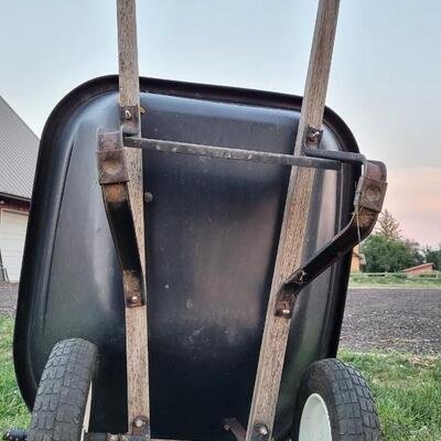 Lot 253: Vintage UNION 8-Cube Double Tire Wheelbarrow