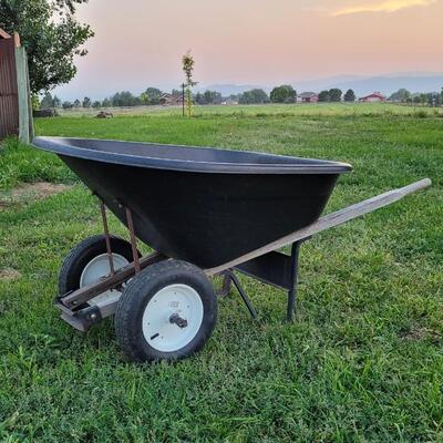 Lot 253: Vintage UNION 8-Cube Double Tire Wheelbarrow