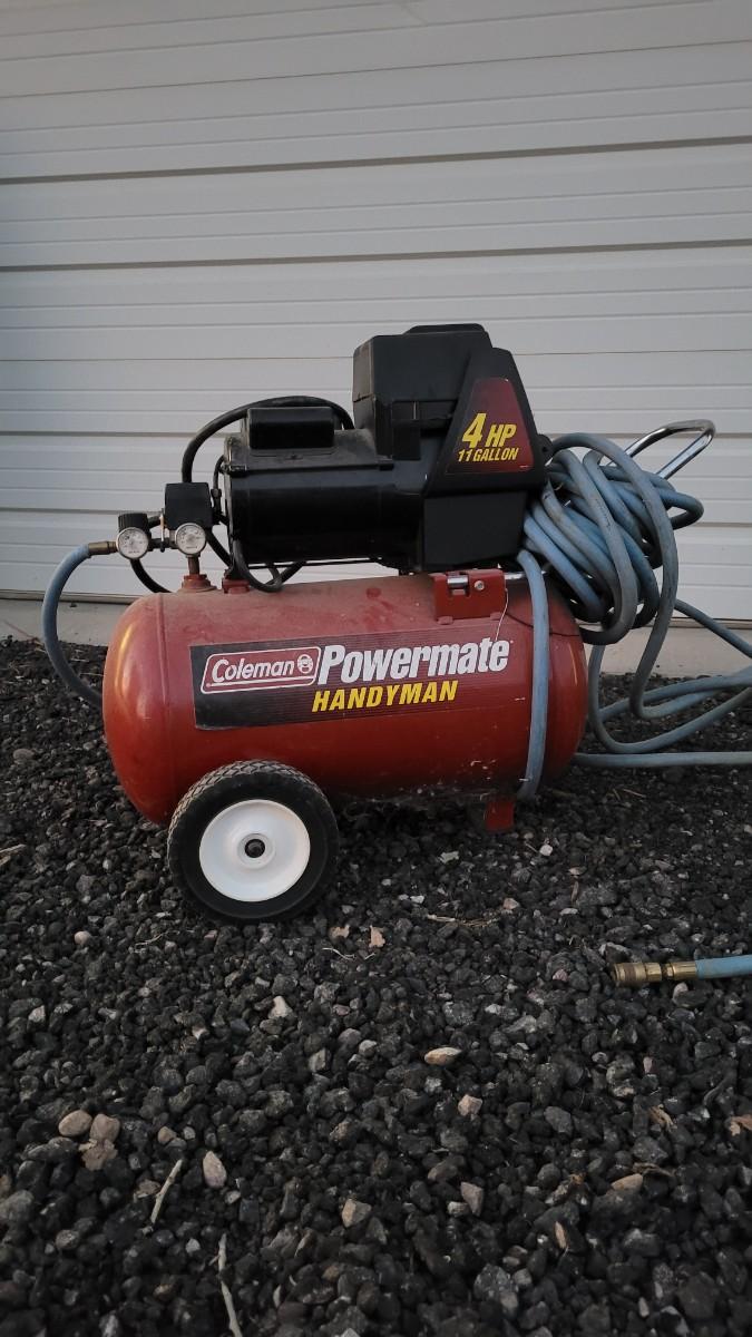 Lot 262 COLEMAN 4HP 11 Gallon PowerMate Handyman Air Compressor w/ Air
