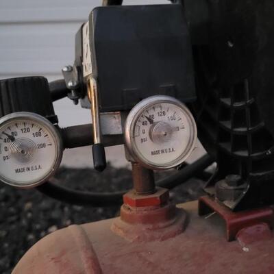 Lot 262: COLEMAN 4HP 11 Gallon PowerMate Handyman Air Compressor w/ Air Hose WORKS