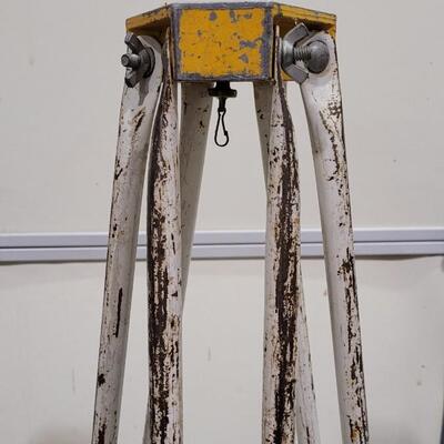 Lot 263: Vintage CRAFTSMAN Surveying Tool w/ Tripod 