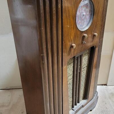 Lot 265: Vintage CROSLEY Large Console Tube Radio UNTESTED