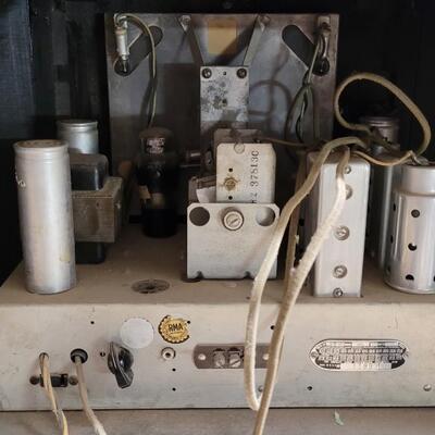 Lot 265: Vintage CROSLEY Large Console Tube Radio UNTESTED