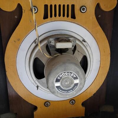 Lot 265: Vintage CROSLEY Large Console Tube Radio UNTESTED