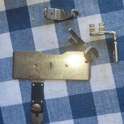 Lot 275: Antique SINGER Sewing Machine w/ Pedal and Power Cord Untested 