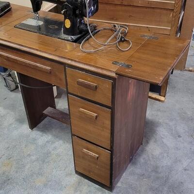 Lot 275: Antique SINGER Sewing Machine w/ Pedal and Power Cord Untested 