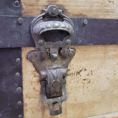 Lot 281: Vintage Steamer Trunk Brown