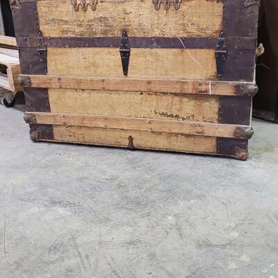 Lot 281: Vintage Steamer Trunk Brown