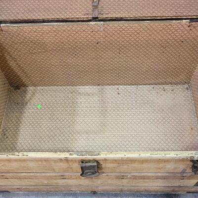 Lot 281: Vintage Steamer Trunk Brown