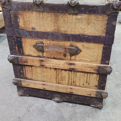 Lot 281: Vintage Steamer Trunk Brown