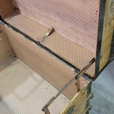 Lot 281: Vintage Steamer Trunk Brown