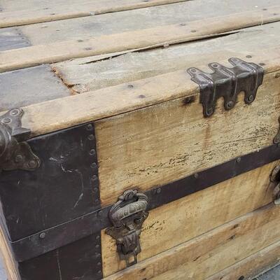 Lot 281: Vintage Steamer Trunk Brown
