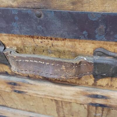 Lot 281: Vintage Steamer Trunk Brown
