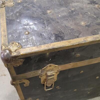 Lot 283: Vintage Steamer Trunk Bkue Solid