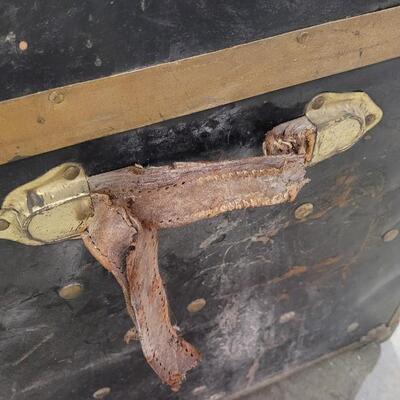 Lot 283: Vintage Steamer Trunk Bkue Solid