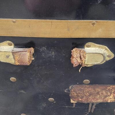 Lot 283: Vintage Steamer Trunk Bkue Solid