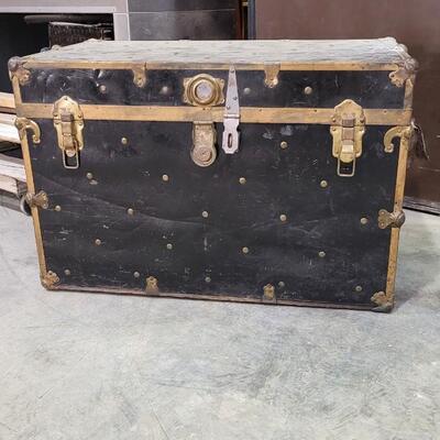 Lot 283: Vintage Steamer Trunk Bkue Solid