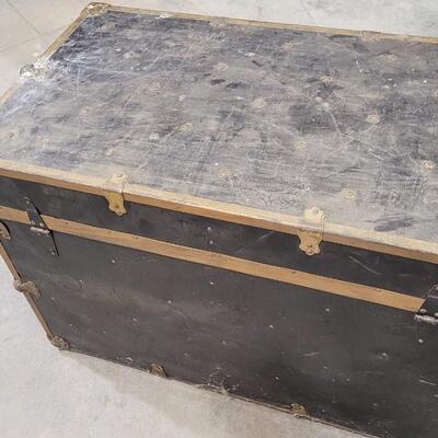 Lot 283: Vintage Steamer Trunk Bkue Solid