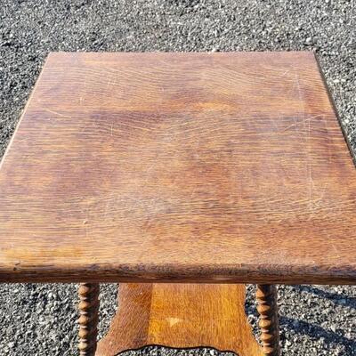 Lot 290: Antique Spindle Barley Twist American Classical Turned Leg Bobbin Plant or Side Table 2-Tier 