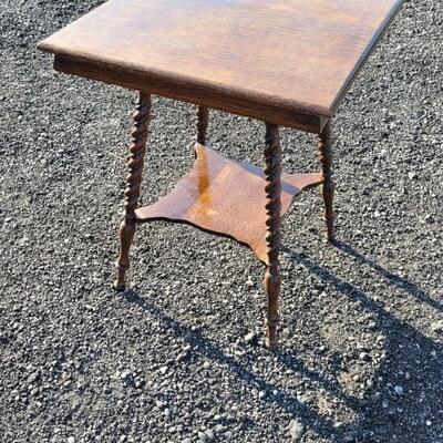 Lot 290: Antique Spindle Barley Twist American Classical Turned Leg Bobbin Plant or Side Table 2-Tier 