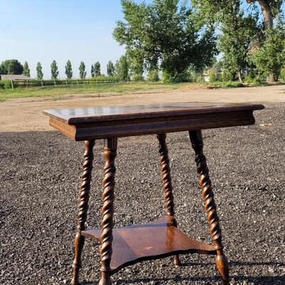 Lot 290: Antique Spindle Barley Twist American Classical Turned Leg Bobbin Plant or Side Table 2-Tier 