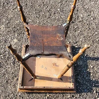 Lot 290: Antique Spindle Barley Twist American Classical Turned Leg Bobbin Plant or Side Table 2-Tier 