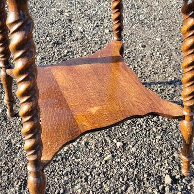 Lot 290: Antique Spindle Barley Twist American Classical Turned Leg Bobbin Plant or Side Table 2-Tier 