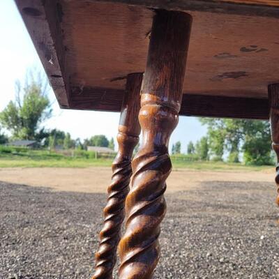 Lot 290: Antique Spindle Barley Twist American Classical Turned Leg Bobbin Plant or Side Table 2-Tier 