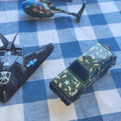 Lot 295: Military Planes/Helicopters/Vehicles Toy lot 