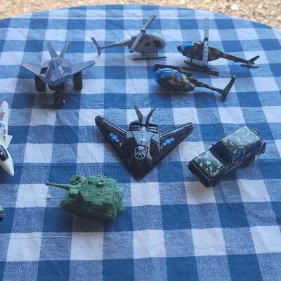 Lot 295: Military Planes/Helicopters/Vehicles Toy lot 