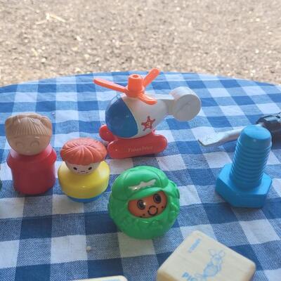 Lot 296: Mixed Toy Lot - Puzzle Pieces, Little People, Winnie the Pooh Blocks ect.)