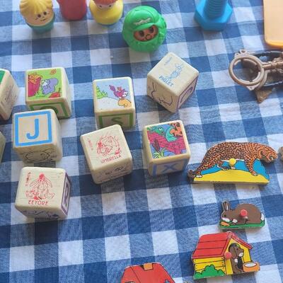 Lot 296: Mixed Toy Lot - Puzzle Pieces, Little People, Winnie the Pooh Blocks ect.)