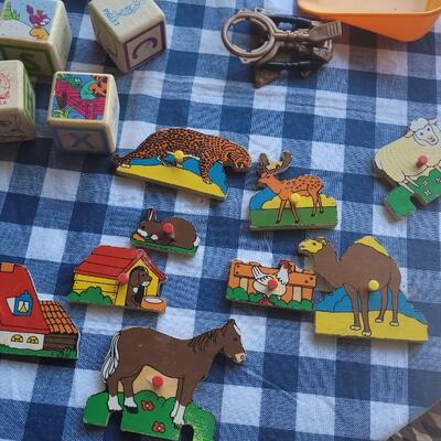 Lot 296: Mixed Toy Lot - Puzzle Pieces, Little People, Winnie the Pooh Blocks ect.)