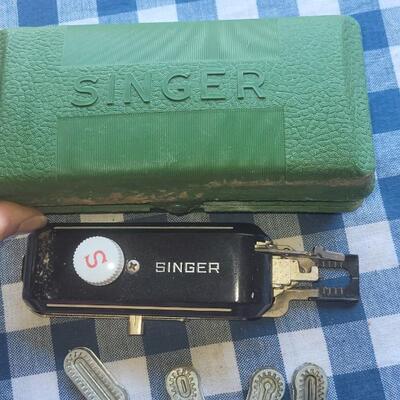 Lot 303: Vintage Singer Accessory 